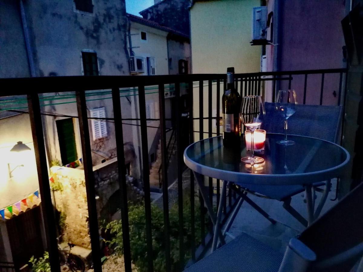 Apartment Veli Dvor Cres Exterior foto